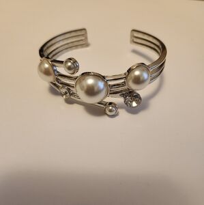 Elegant Silver Pearl Cuff